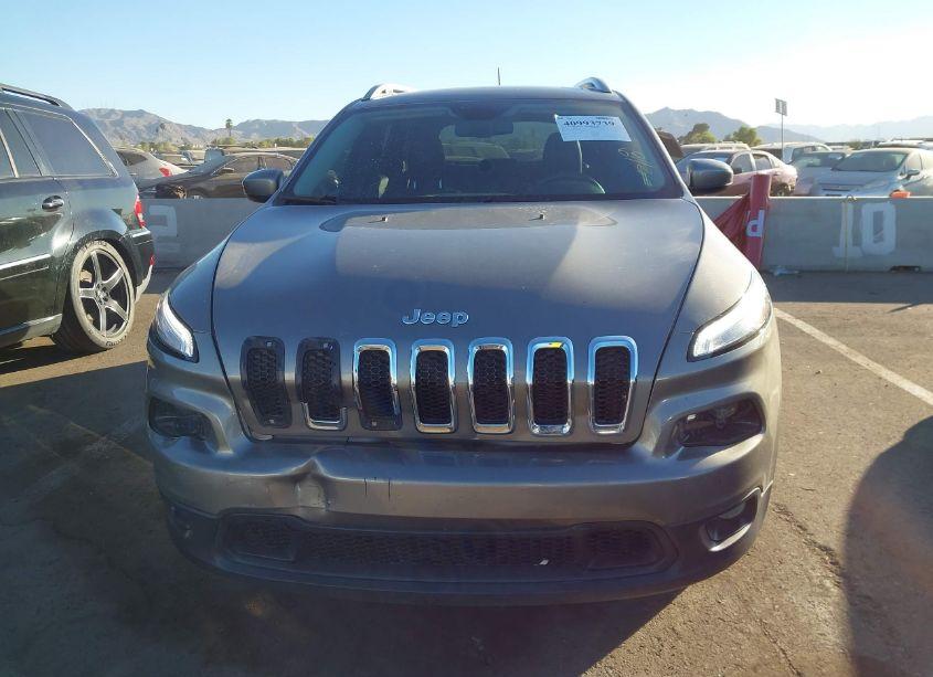 Photo 12 of 2018 Jeep Cherokee LATITUDE PLUS FWD (VIN 1C4PJLLX1JD580424)