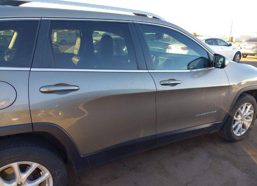 Photo 13 of 2018 Jeep Cherokee LATITUDE PLUS FWD (VIN 1C4PJLLX1JD580424)