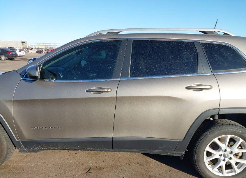 Photo 14 of 2018 Jeep Cherokee LATITUDE PLUS FWD (VIN 1C4PJLLX1JD580424)