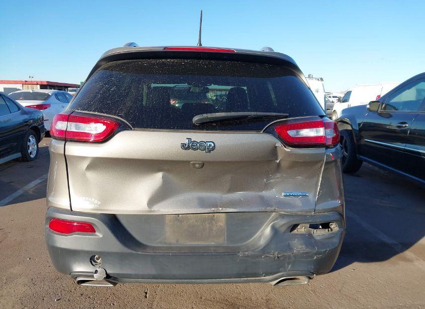 Photo 16 of 2018 Jeep Cherokee LATITUDE PLUS FWD (VIN 1C4PJLLX1JD580424)