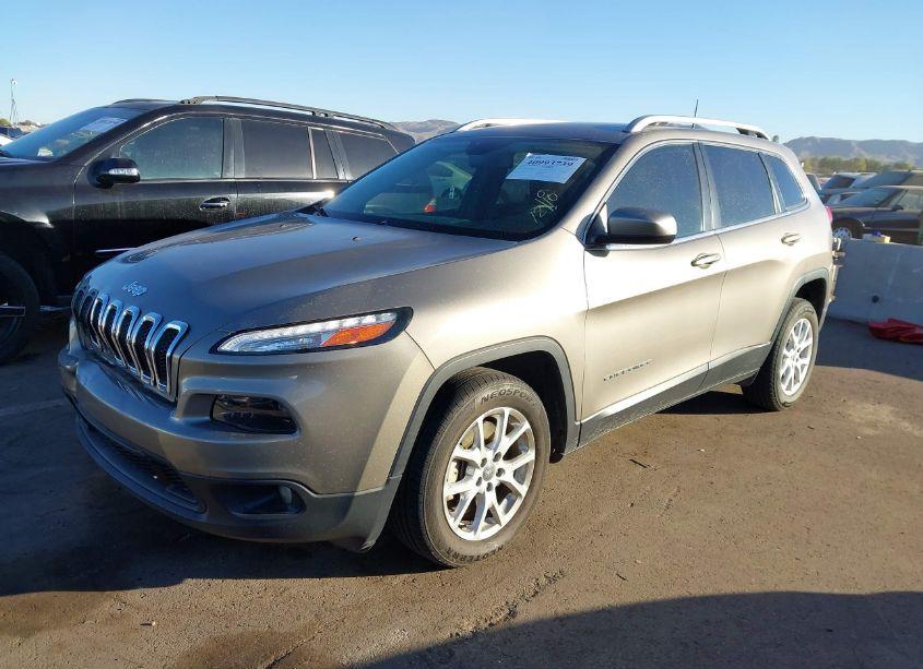Photo 2 of 2018 Jeep Cherokee LATITUDE PLUS FWD (VIN 1C4PJLLX1JD580424)