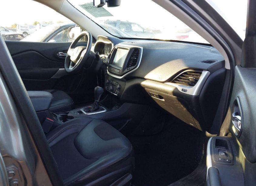 Photo 5 of 2018 Jeep Cherokee LATITUDE PLUS FWD (VIN 1C4PJLLX1JD580424)