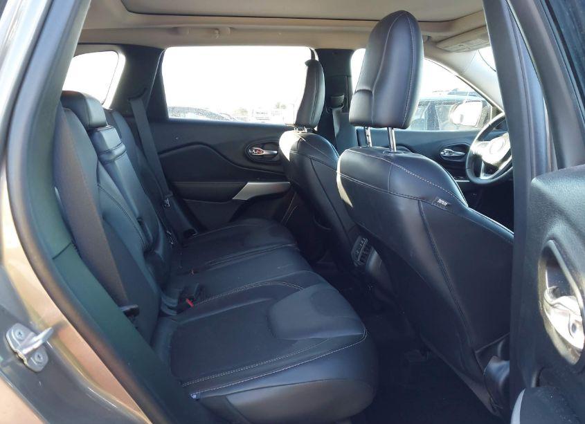 Photo 8 of 2018 Jeep Cherokee LATITUDE PLUS FWD (VIN 1C4PJLLX1JD580424)