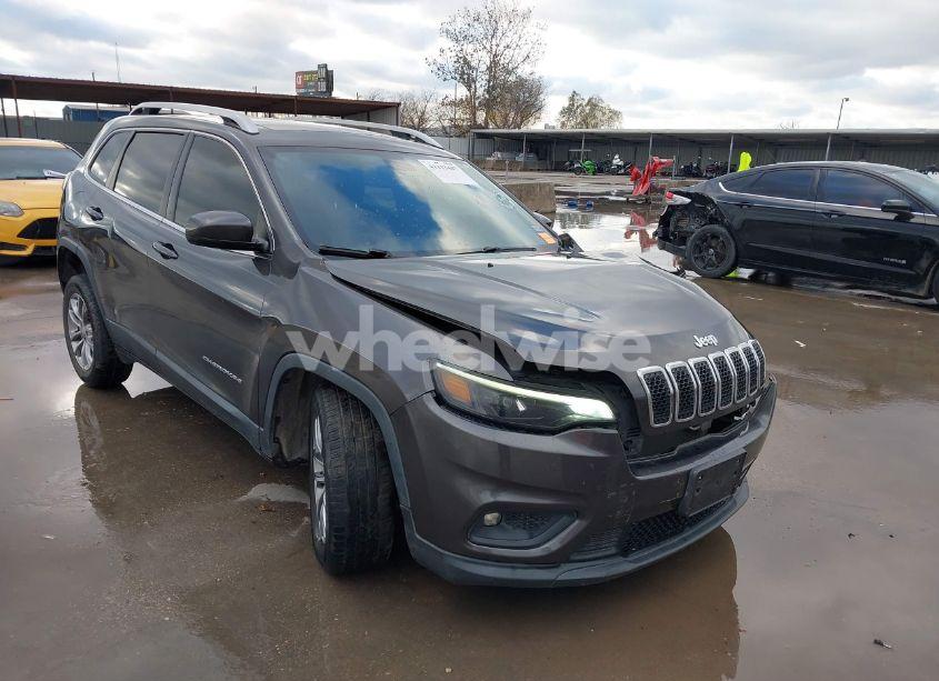 2019 Jeep Cherokee LATITUDE PLUS FWD (VIN 1C4PJLLX1KD241874) main photo