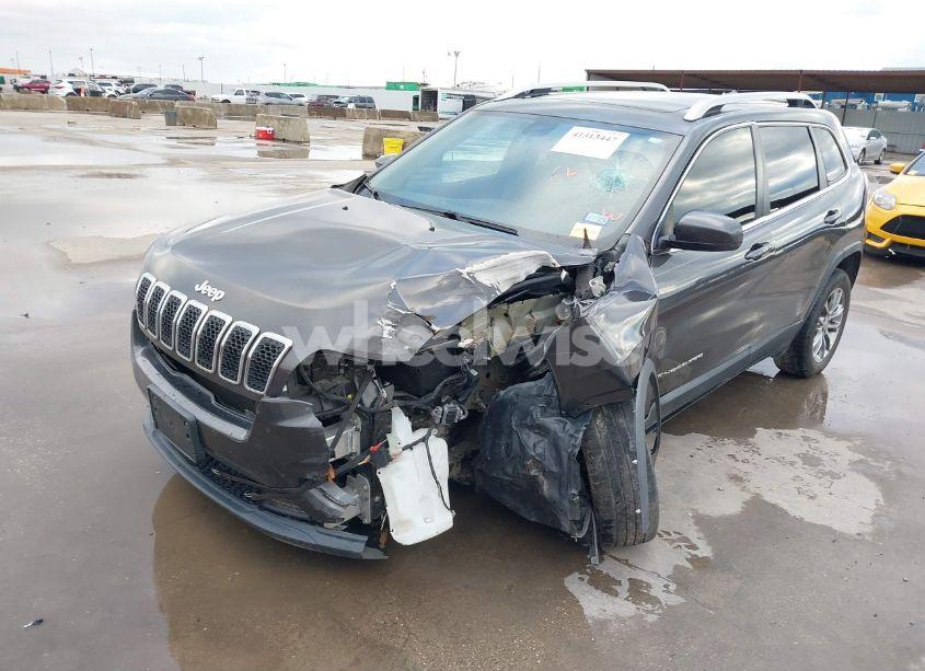 Photo 2 of 2019 Jeep Cherokee LATITUDE PLUS FWD (VIN 1C4PJLLX1KD241874)