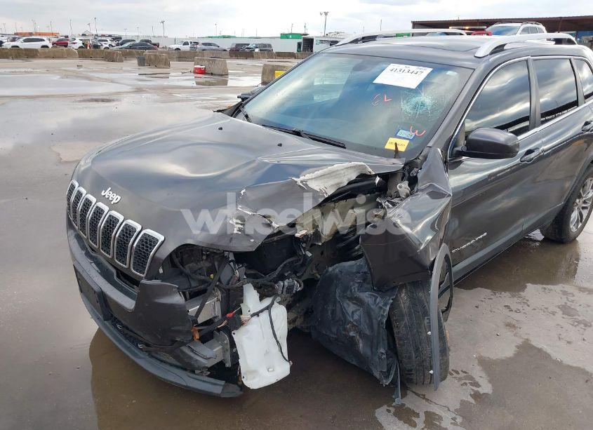 Photo 6 of 2019 Jeep Cherokee LATITUDE PLUS FWD (VIN 1C4PJLLX1KD241874)