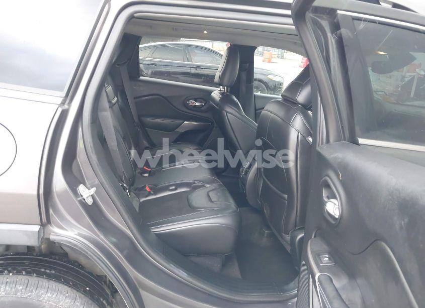 Photo 8 of 2019 Jeep Cherokee LATITUDE PLUS FWD (VIN 1C4PJLLX1KD241874)