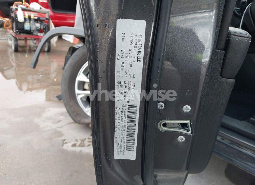 Photo 9 of 2019 Jeep Cherokee LATITUDE PLUS FWD (VIN 1C4PJLLX1KD241874)