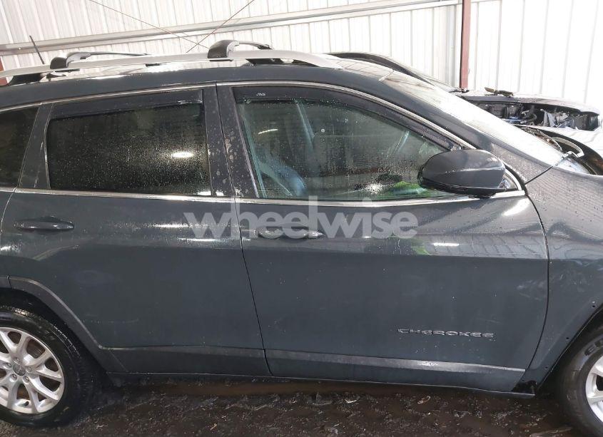 Photo 13 of 2018 Jeep Cherokee LATITUDE PLUS FWD (VIN 1C4PJLLX3JD573359)