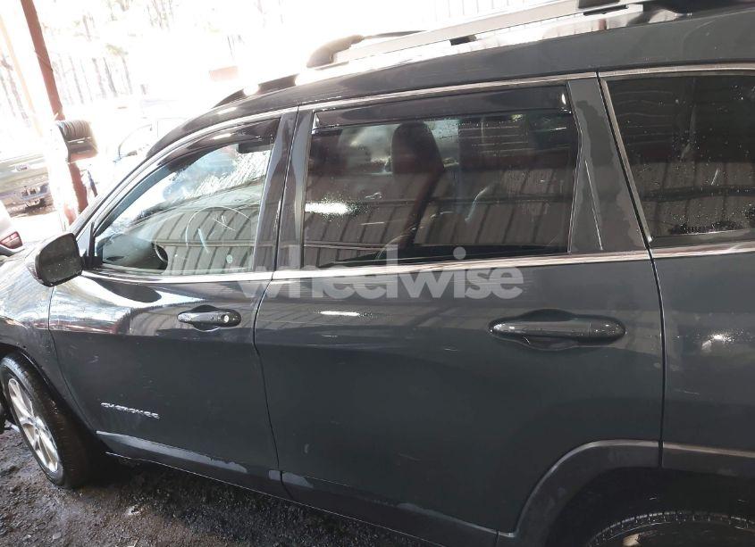 Photo 14 of 2018 Jeep Cherokee LATITUDE PLUS FWD (VIN 1C4PJLLX3JD573359)