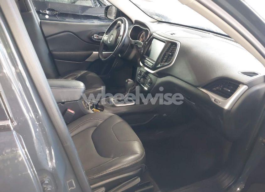 Photo 5 of 2018 Jeep Cherokee LATITUDE PLUS FWD (VIN 1C4PJLLX3JD573359)