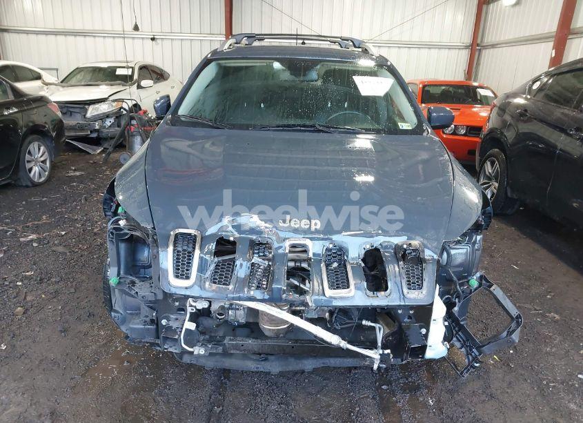 Photo 6 of 2018 Jeep Cherokee LATITUDE PLUS FWD (VIN 1C4PJLLX3JD573359)