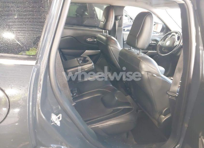 Photo 8 of 2018 Jeep Cherokee LATITUDE PLUS FWD (VIN 1C4PJLLX3JD573359)