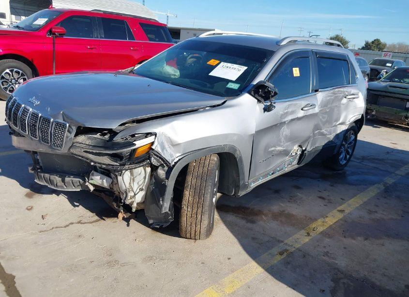 Photo 2 of 2019 Jeep Cherokee LATITUDE PLUS FWD (VIN 1C4PJLLX3KD193276)