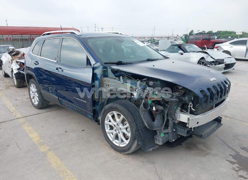 2018 Jeep Cherokee LATITUDE PLUS FWD (VIN 1C4PJLLX4JD557204) main photo
