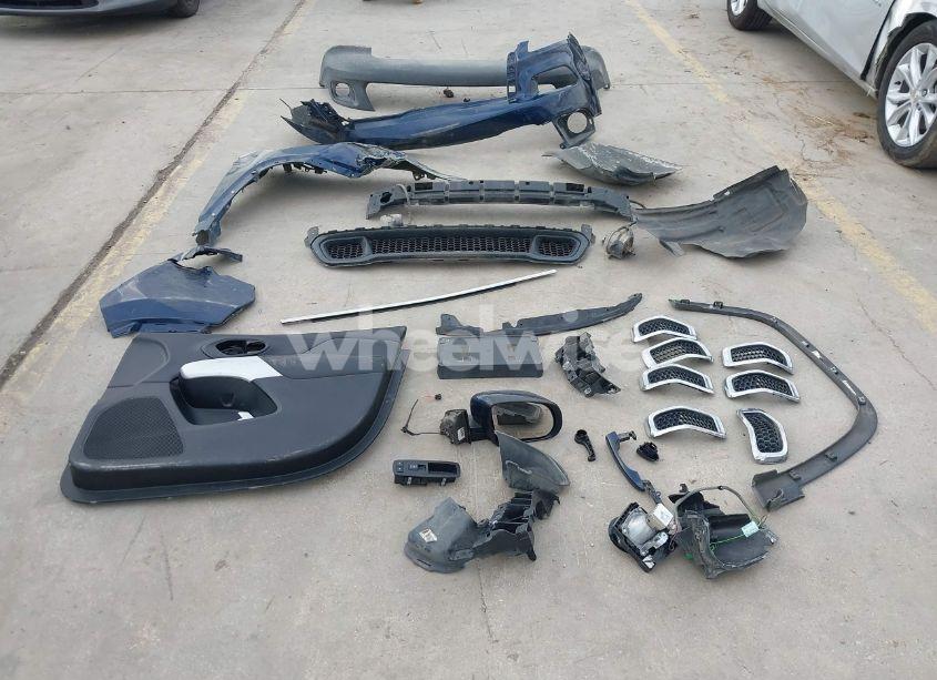 Photo 12 of 2018 Jeep Cherokee LATITUDE PLUS FWD (VIN 1C4PJLLX4JD557204)