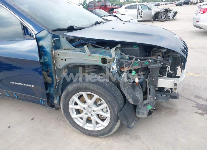 Photo 18 of 2018 Jeep Cherokee LATITUDE PLUS FWD (VIN 1C4PJLLX4JD557204)