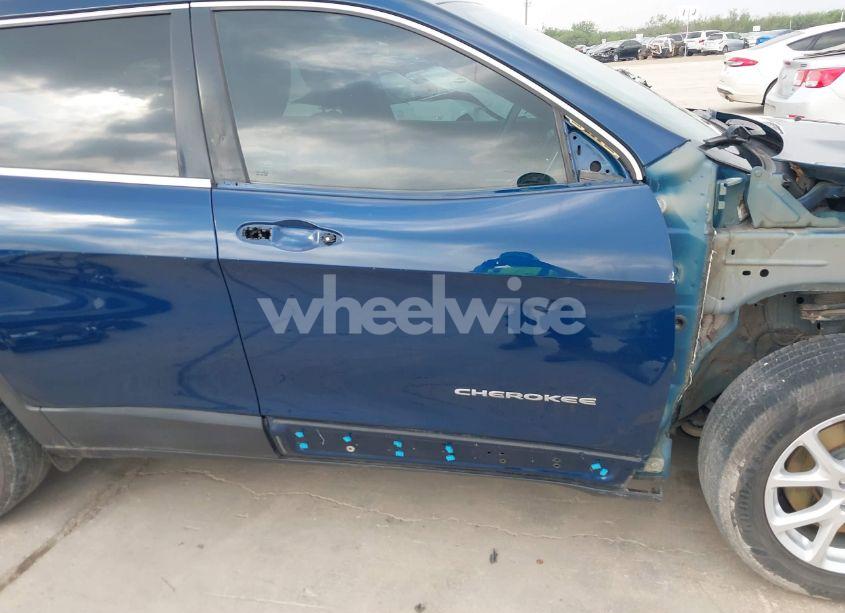 Photo 19 of 2018 Jeep Cherokee LATITUDE PLUS FWD (VIN 1C4PJLLX4JD557204)