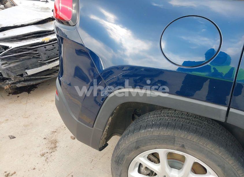 Photo 21 of 2018 Jeep Cherokee LATITUDE PLUS FWD (VIN 1C4PJLLX4JD557204)