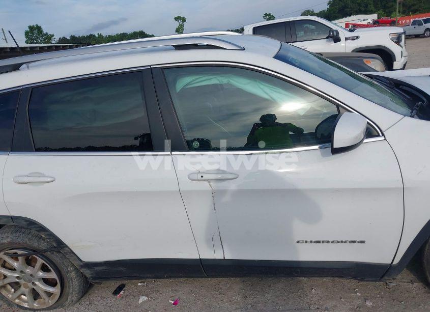 Photo 13 of 2018 Jeep Cherokee LATITUDE PLUS FWD (VIN 1C4PJLLX5JD511784)