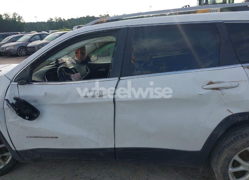 Photo 14 of 2018 Jeep Cherokee LATITUDE PLUS FWD (VIN 1C4PJLLX5JD511784)