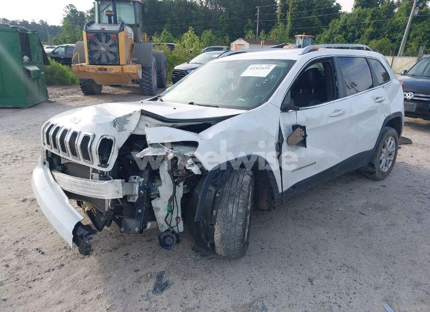 Photo 2 of 2018 Jeep Cherokee LATITUDE PLUS FWD (VIN 1C4PJLLX5JD511784)