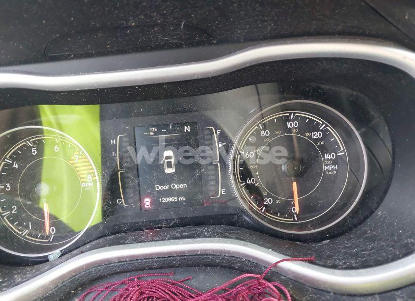 Photo 7 of 2018 Jeep Cherokee LATITUDE PLUS FWD (VIN 1C4PJLLX5JD511784)