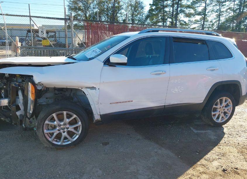 Photo 15 of 2018 Jeep Cherokee LATITUDE PLUS FWD (VIN 1C4PJLLX8JD511679)