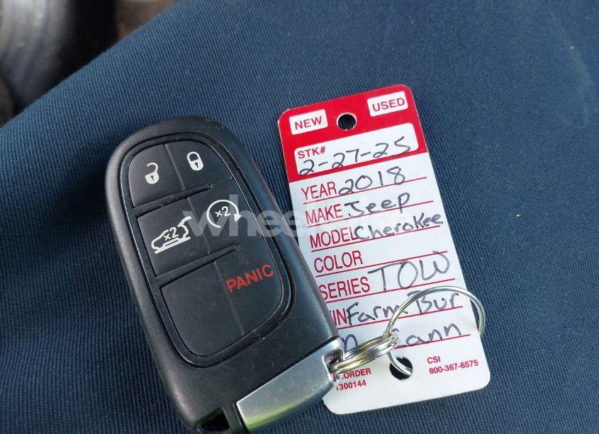 Photo 11 of 2018 Jeep Cherokee LATITUDE PLUS FWD (VIN 1C4PJLLXXJD606504)