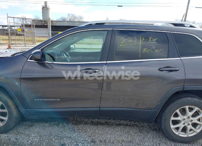 Photo 14 of 2018 Jeep Cherokee LATITUDE PLUS FWD (VIN 1C4PJLLXXJD606504)