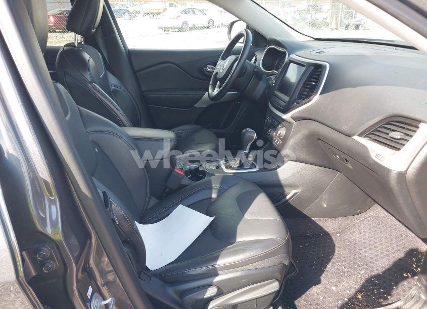 Photo 5 of 2018 Jeep Cherokee LATITUDE PLUS FWD (VIN 1C4PJLLXXJD606504)