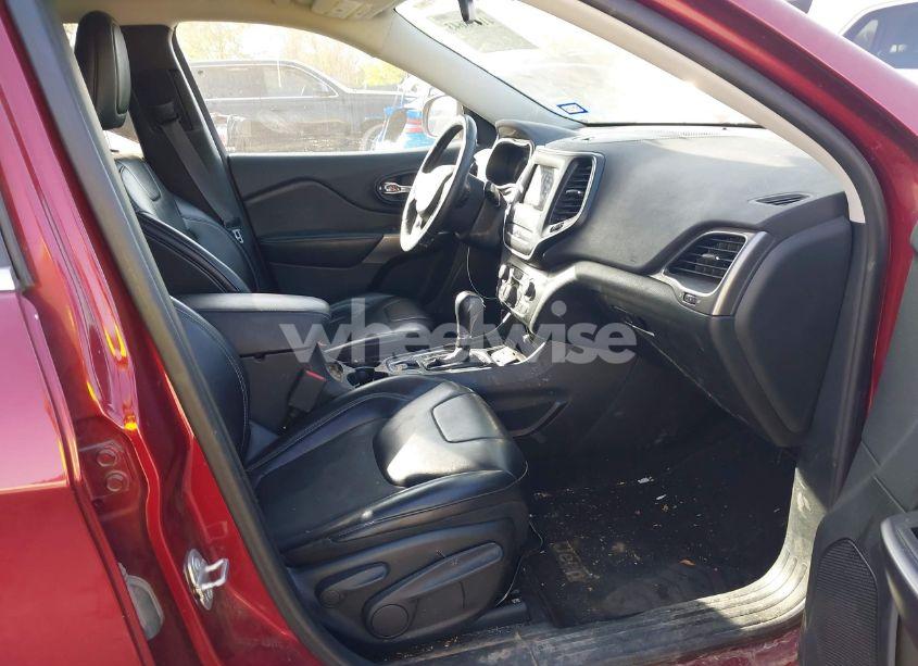 Photo 5 of 2019 Jeep Cherokee LATITUDE PLUS FWD (VIN 1C4PJLLXXKD120325)