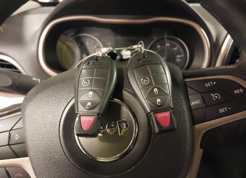 Photo 11 of 2017 Jeep Cherokee ALTITUDE 4X4 (VIN 1C4PJMAB0HW509940)