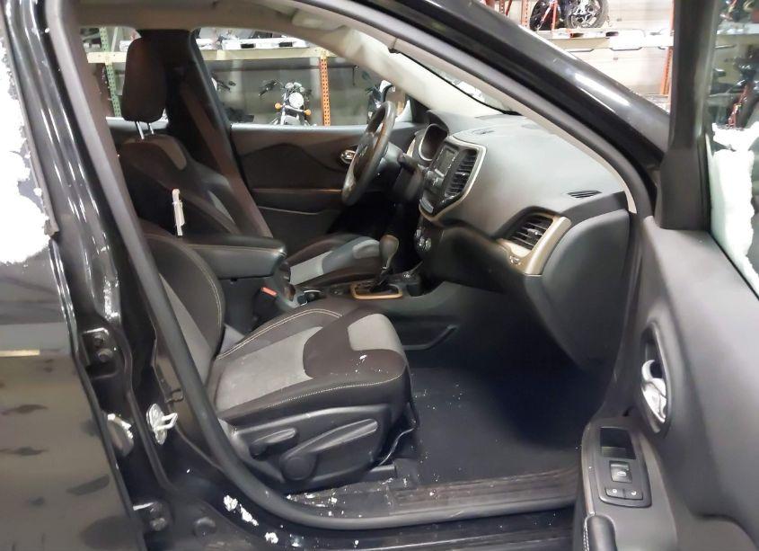 Photo 5 of 2014 Jeep Cherokee SPORT (VIN 1C4PJMAB1EW295083)