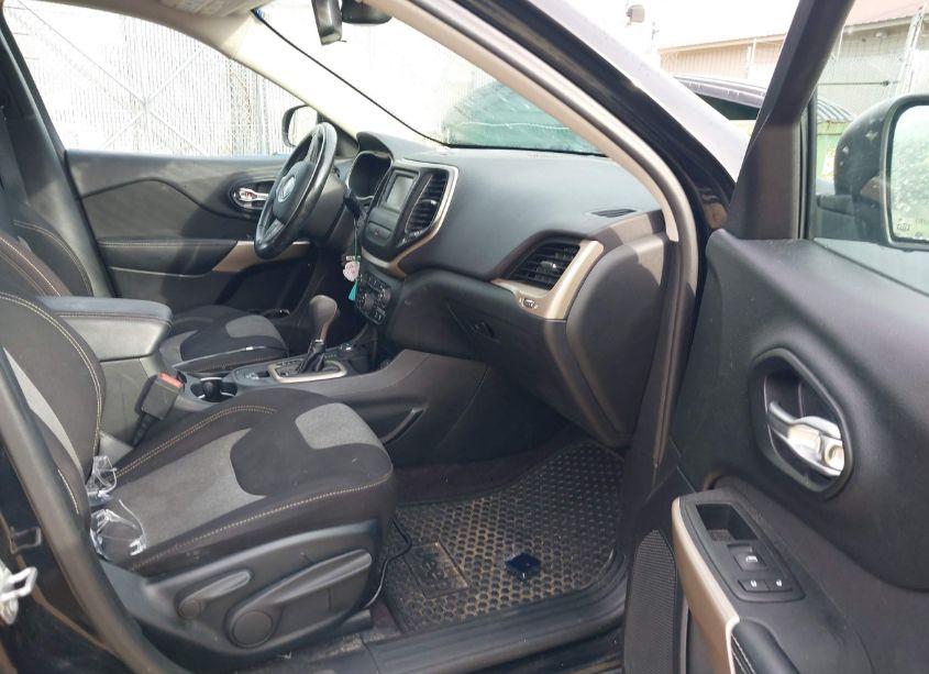 Photo 5 of 2017 Jeep Cherokee ALTITUDE 4X4 (VIN 1C4PJMAB1HW605334)