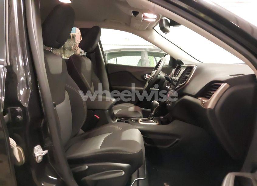 Photo 5 of 2016 Jeep Cherokee SPORT (VIN 1C4PJMAB2GW175814)