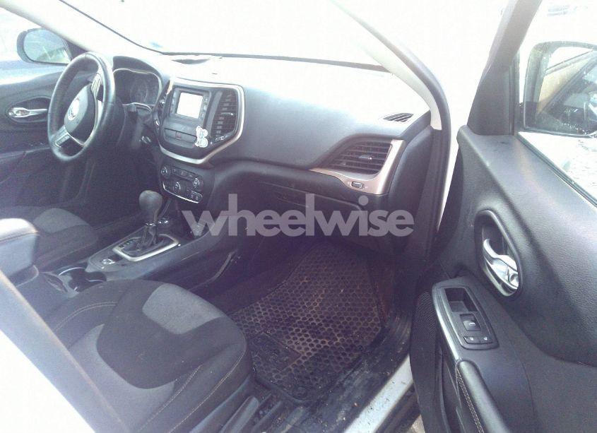 Photo 5 of 2016 Jeep Cherokee SPORT (VIN 1C4PJMAB3GW252867)