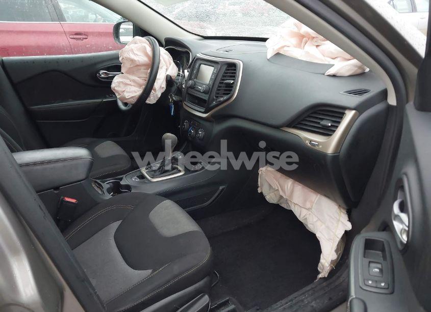 Photo 5 of 2016 Jeep Cherokee SPORT (VIN 1C4PJMAB3GW286341)