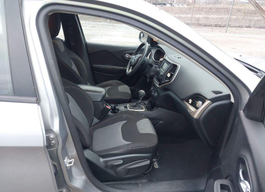 Photo 5 of 2014 Jeep Cherokee SPORT (VIN 1C4PJMAB6EW120988)