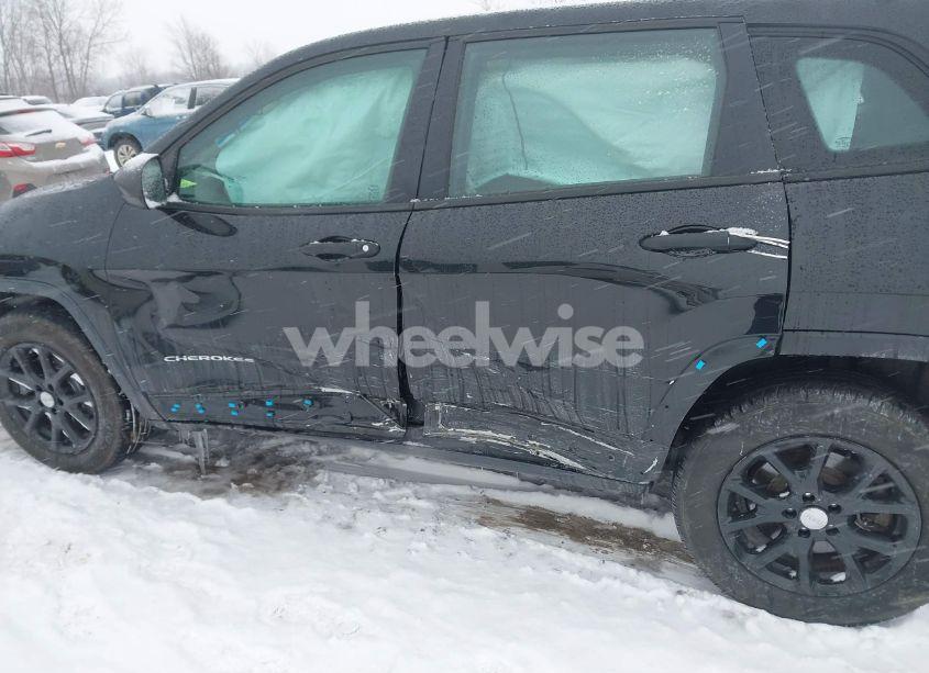 Photo 6 of 2014 Jeep Cherokee SPORT (VIN 1C4PJMAB6EW298304)