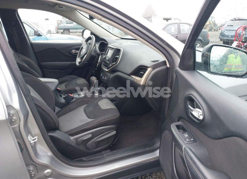 Photo 5 of 2016 Jeep Cherokee SPORT (VIN 1C4PJMAB6GW202805)