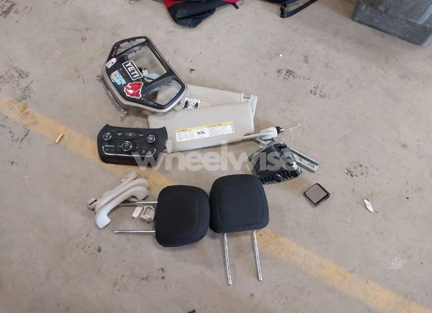 Photo 12 of 2016 Jeep Cherokee SPORT (VIN 1C4PJMAB6GW231835)