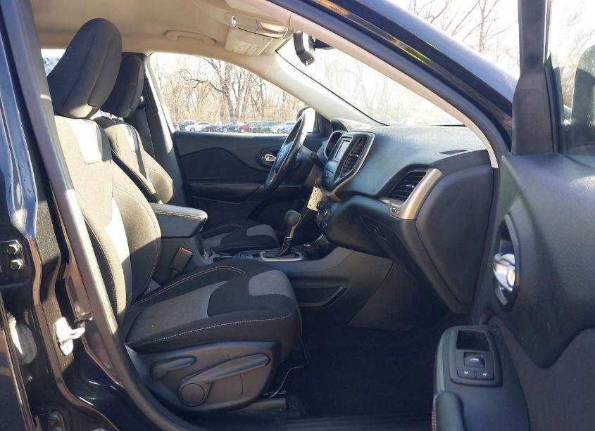 Photo 5 of 2016 Jeep Cherokee SPORT (VIN 1C4PJMAB7GW142629)