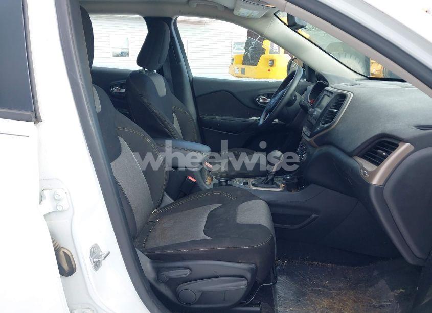 Photo 5 of 2016 Jeep Cherokee SPORT (VIN 1C4PJMAB7GW290022)