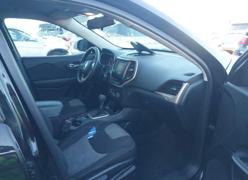 Photo 5 of 2017 Jeep Cherokee SPORT 4X4 (VIN 1C4PJMAB7HW529862)