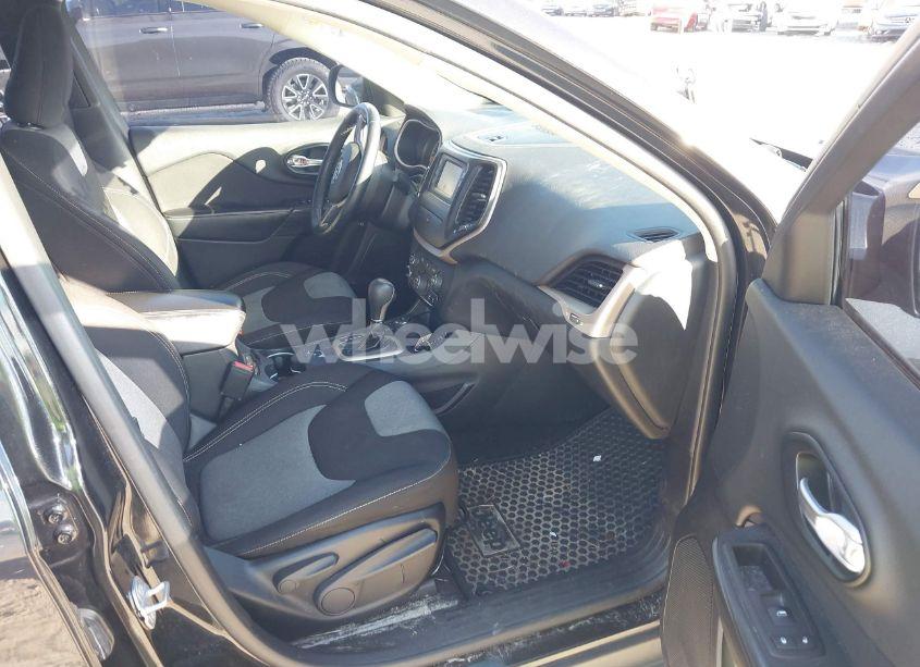 Photo 5 of 2015 Jeep Cherokee SPORT (VIN 1C4PJMAB8FW635850)