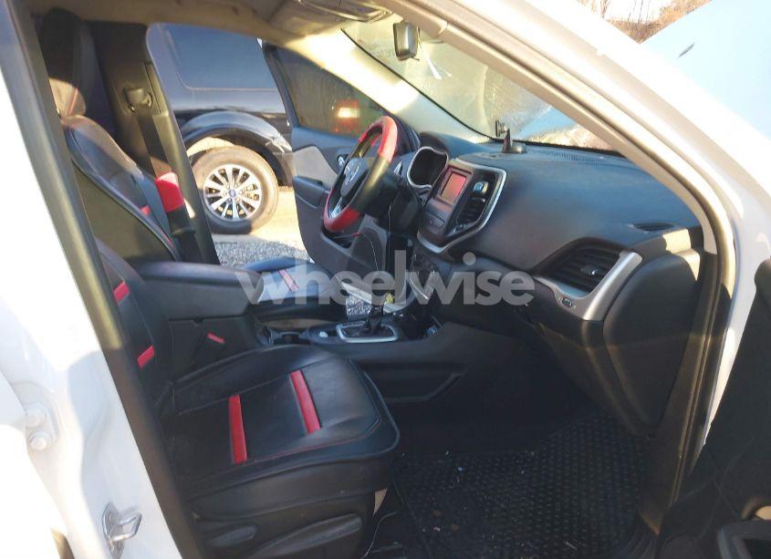 Photo 5 of 2016 Jeep Cherokee SPORT (VIN 1C4PJMAB8GW145765)