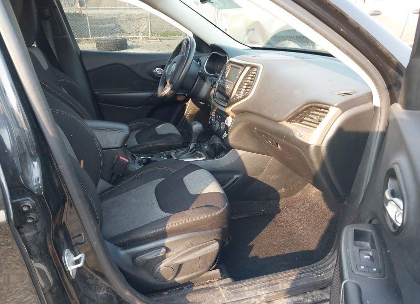 Photo 5 of 2014 Jeep Cherokee SPORT (VIN 1C4PJMAB9EW209857)