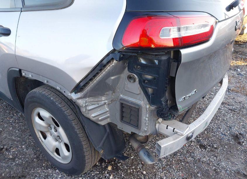 Photo 18 of 2015 Jeep Cherokee SPORT (VIN 1C4PJMAB9FW503275)