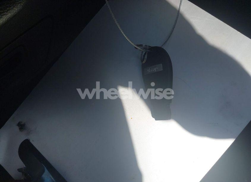 Photo 11 of 2015 Jeep Cherokee SPORT (VIN 1C4PJMAB9FW520075)